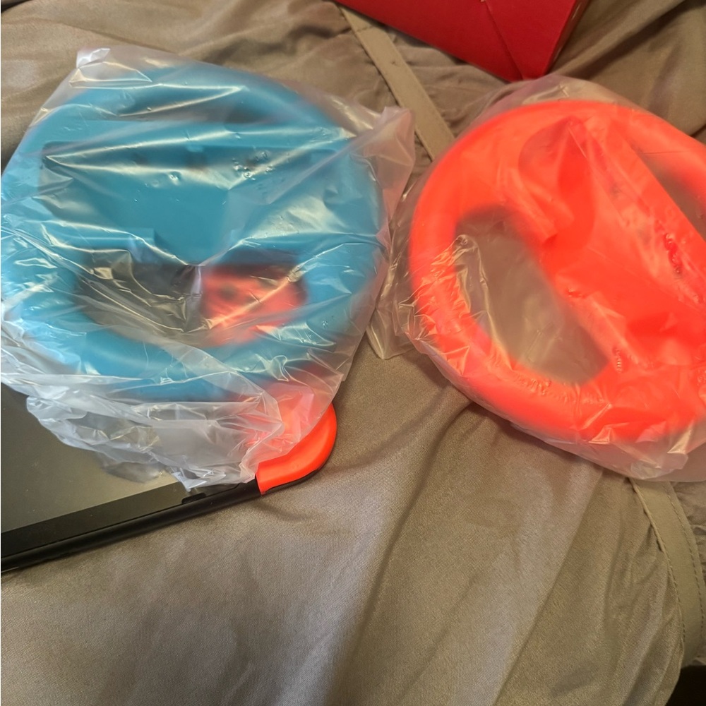 Nintendo Switch Red and Blue Steering Wheel Set - Picture 2 of 9